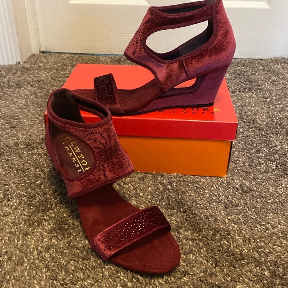 New York Transit Wine Velvet Beaded Open Toe Ankle Wedges sz 8.5 NIB